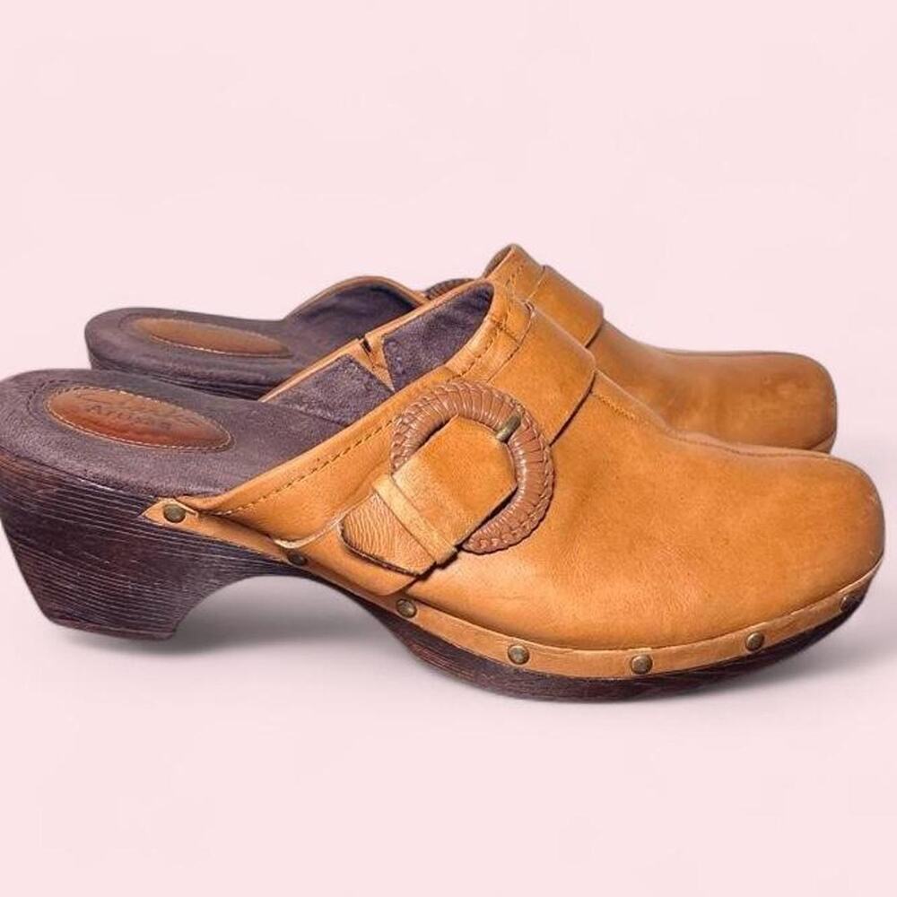 Clarks size 9 Artisan tan leather clogs boho cottage coastal grandma minimalist